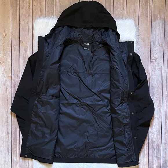 The North Face Men’s Kepplier Black Rain Jacket - Picture 5 of 9